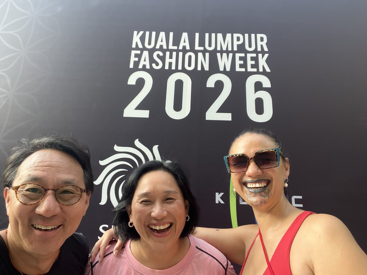 CurtisSChin's tweet photo. #Malaysia 🇲🇾 — A big congrats to all involved in #KLFW #KLFW2026. Some 📸 from 24 hours in Kuala Lumpur, with a special shout-out to my #Kuching posse & all from #Sarawak! (and New Zealand). #Summits #Tanoti #JackieFong #CillaRuha #HenryGolding @TanotiCrafts #DicksonLim ✨ Jom Malaysia Beli Produk