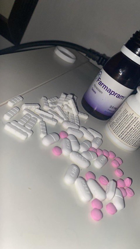 RuthLewis168271's tweet photo. good drugs aren’t hard to find, just gotta fw a real one. #drugtwt #xanax #drugs https://t.co/dtA3huEEaI
