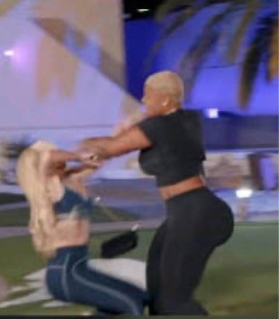 chiefdatblunt69's tweet photo. @IAMRASHON Also Mariahlynn: https://t.co/Hwqtm9QigK