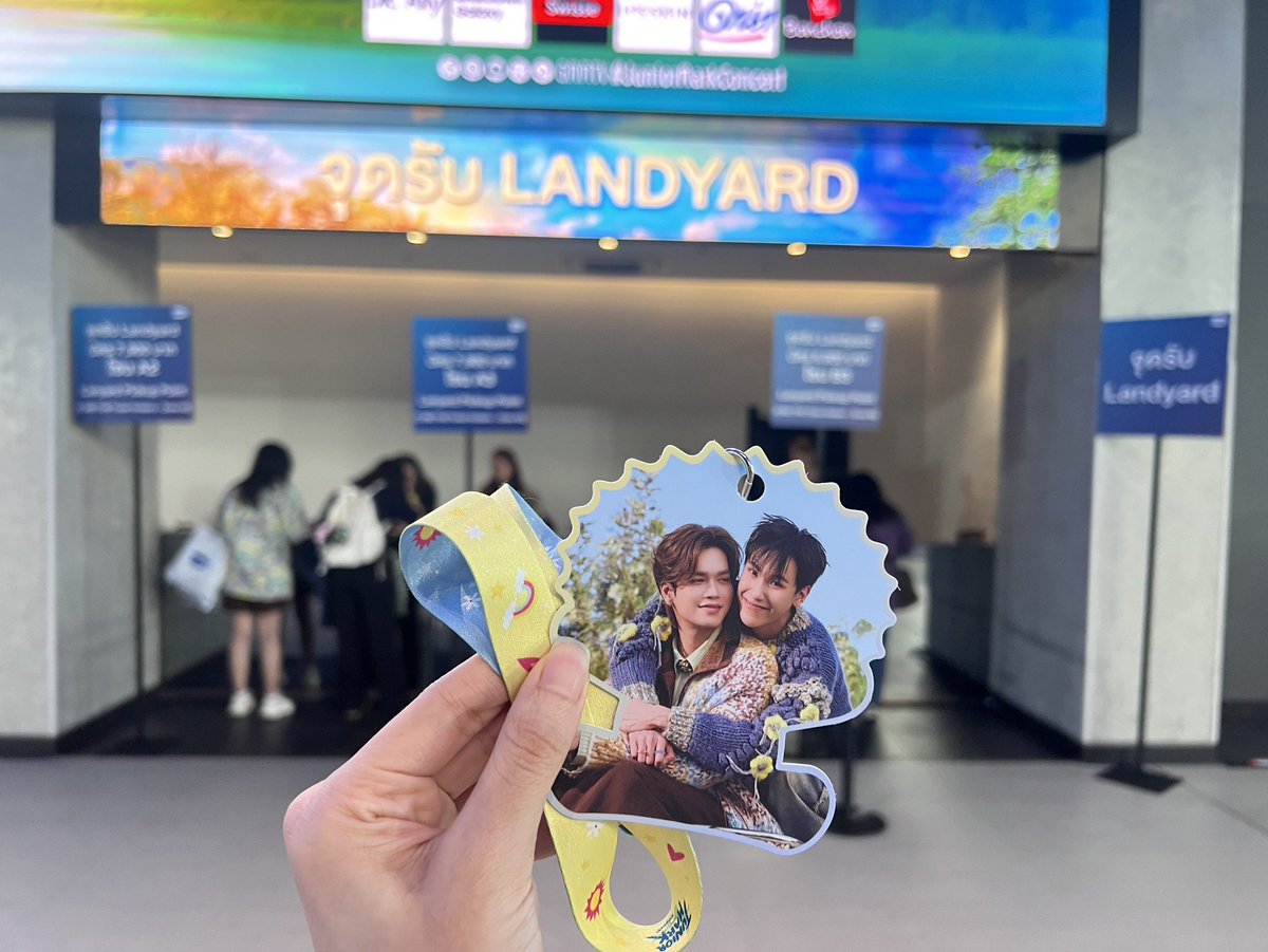 Thej_Juniors's tweet photo. สำหรับมีมี่ท่านไหนที่มีบัตรคอนเสิร์ตราคา 7,900 และ 6,900 บาทในมือ แวะมารับ Landyard กันได้บริเวณภายใน Bitec Live นะครับ 🫶🏻🌞🌛💛💙💫

JUNIORMARK ONCE SUNNYMOON

#JuniorMarkConcertD1 https://t.co/YGvfukKP6O