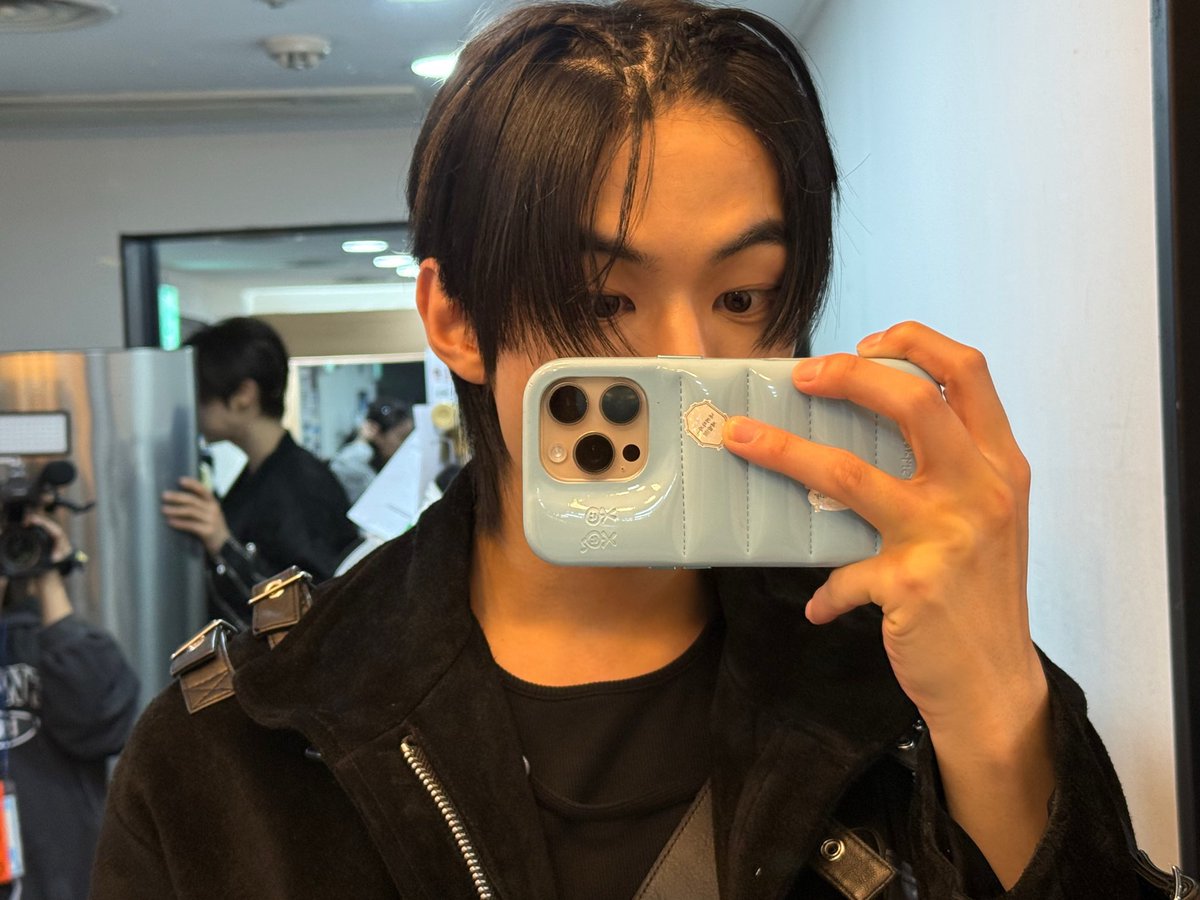 chunluvv's tweet photo. 뒤에 찍힌 기니피그 아는 기니예요?
ㄴ   어 뭐야  얘? https://t.co/sH3WBqDssc