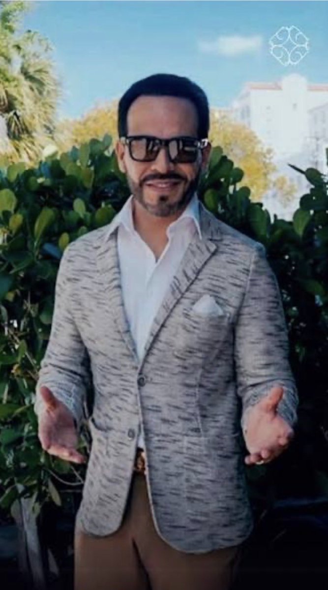 LaGatanja's tweet photo. @dieworkwear Dear Derek, I’m from Colombia, where a far-right candidate has just won the presidency. I’m devastated. His name is Abelardo de la Espriella; he was supported by Trump during the elections. Would you mind analyzing his outfits? IMO, he is terrible at dressing properly. https://t.co/jz5jyfQPMl