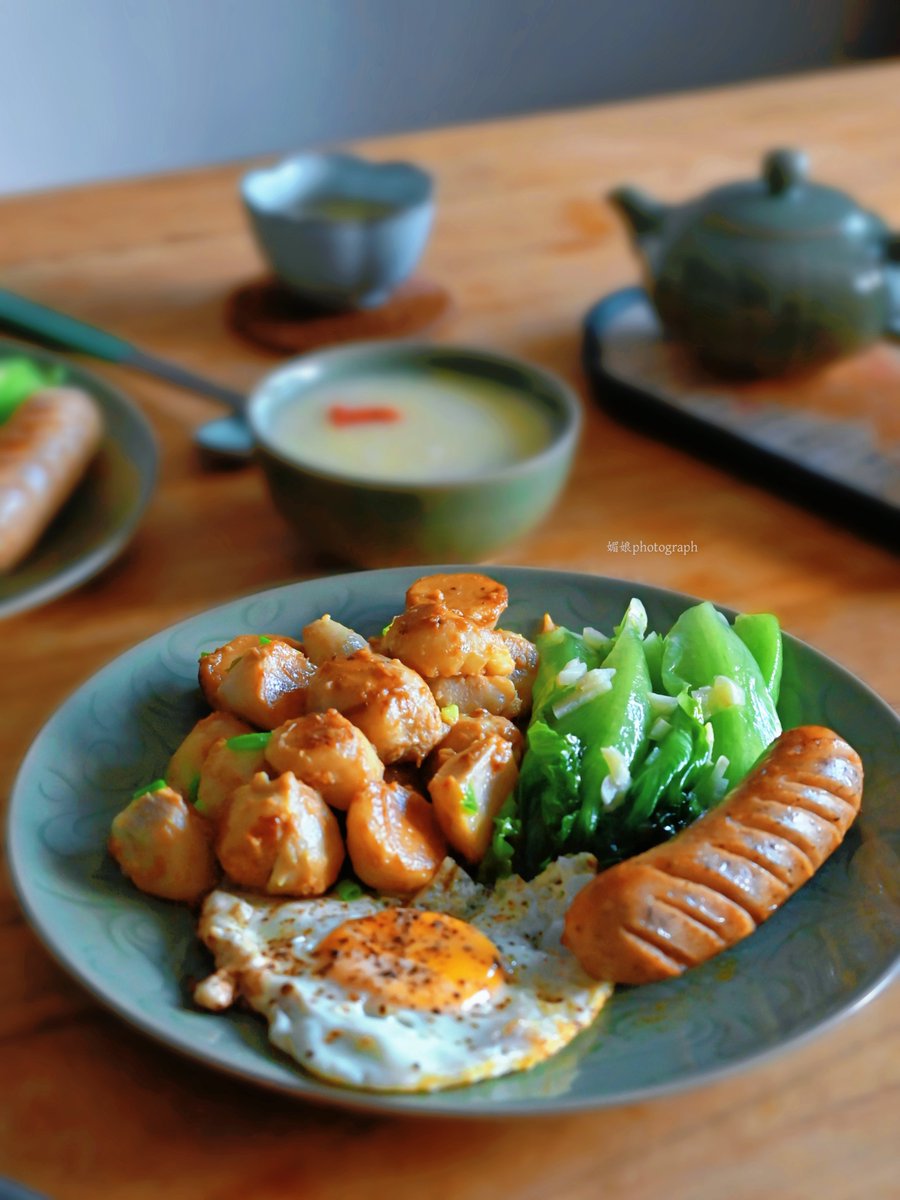 unlub40's tweet photo. 刚搞定的一人食超满足！清炒上海菜、煎得焦黄的龙利鱼，配碗热乎糙米饭，简单也能把日子过成小确幸～ https://t.co/b1DgZ9E530