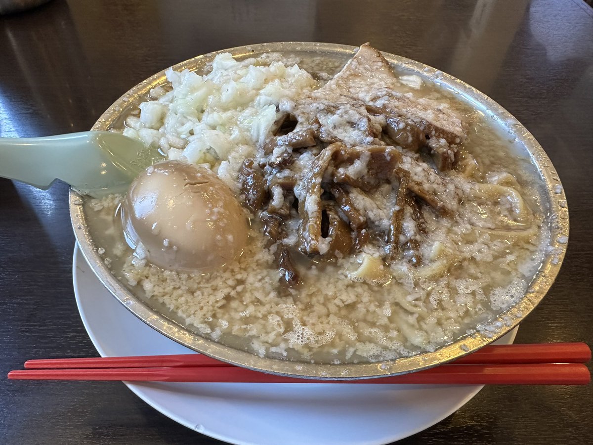 ryutinLosingo's tweet photo. 成龍 @加茂市

メンマ中華 油入れ 玉ネギ増し 味玉

三条から新津へ向かう道中で給油タイム🍜

炎天下の中、第二駐車場から頑張って歩いた成果が報われました

近所にあったら週一でも通いたい🤤

今日も美味しかったです

ごちそうさまでした🙏🏻 https://t.co/UhsEPP0nBe
