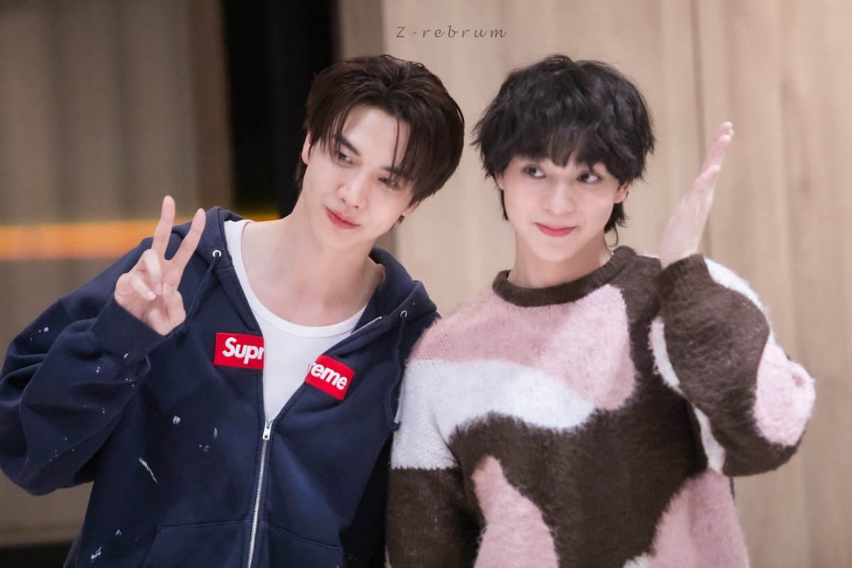 _zrebrum_'s tweet photo. Morning Friday ~ วันสุขขขขขข 😌

BE MY PLAYER TWO EP4

#ซอโซ่ล่ามธีร์EP4
#MaxkyBasxFANDOMFANFIC https://t.co/jHgMC9B1v7
