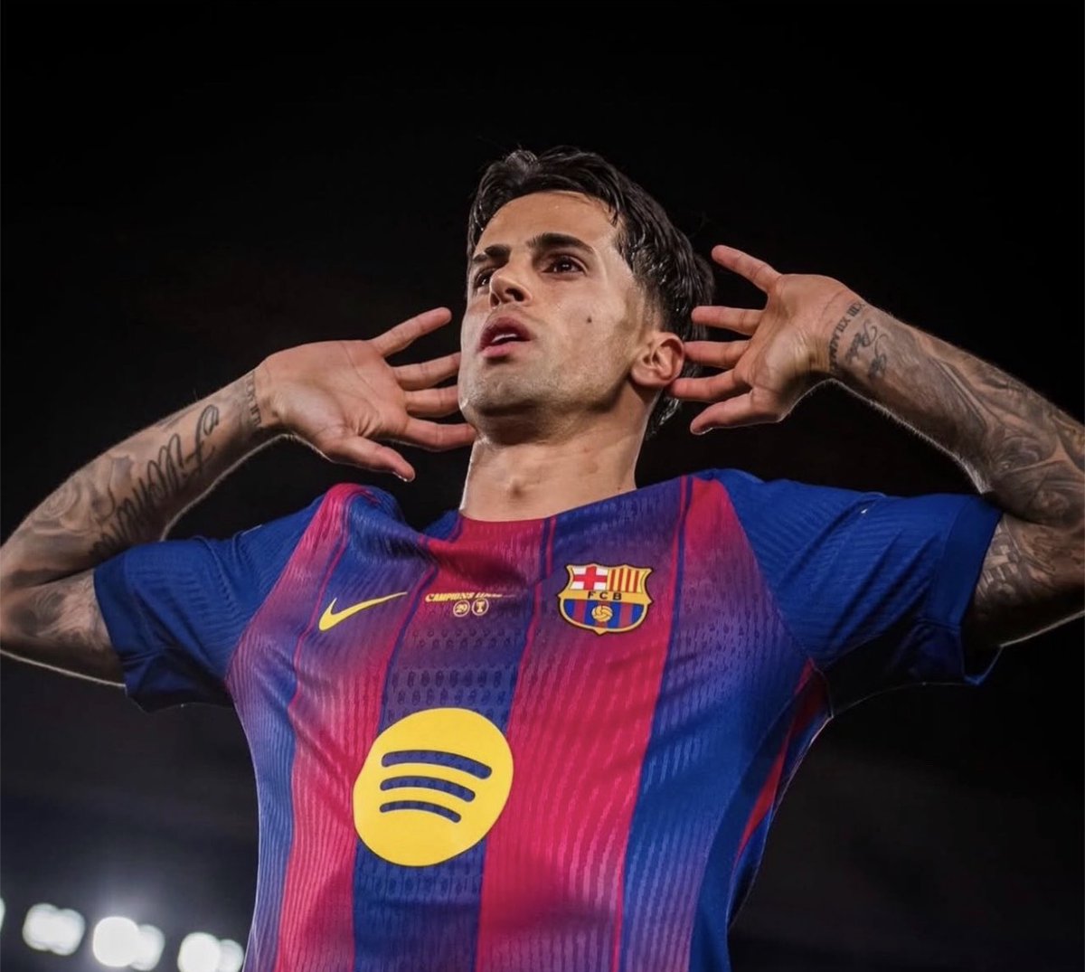 Juanjesuscsap's tweet photo. 🚨 EXCLUSIVA | ¡Joao Cancelo vuelve al Barça! 💣🔵🔴

➡️Acuerdo total con el Al-Hilal para el traspaso del lateral, por una cifra cercana a los 10 millones de euros.

➡️Cancelo firmará por 2 temporadas. 

➡️Operación acelerada en las últimas horas por Deco tras la petición directa de Hansi Flick, que exigía su regreso de inmediato.

¡El lateral está de vuelta! 🇵🇹🔥

#Barça #Cancelo