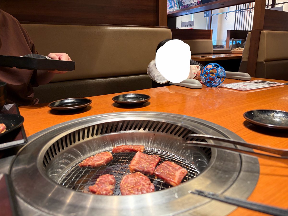 Jesse_decade's tweet photo. じぇっせジュニアと焼肉しばく https://t.co/bBcffFWzpq