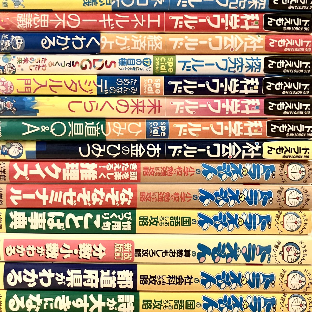 ohesobooks's tweet photo. 夜の玉川上水沿いには虫取り網と懐中電灯を手にした親子がたくさん。小さいけれど、クワガタやカブトムシがいるのだそうです。おすすめは『はじめてのクワガタ採集・飼育読本』、可愛い絵本『ようこそぼくのてのひらへ』。それからドラえもんの学習マンガが入荷しました。今日も２０時までやってます https://t.co/dBmS7azemc