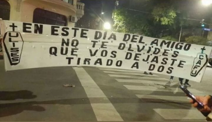 Alee1314_'s tweet photo. San Lorenzo con 2 menos / Huracan con 2 menos https://t.co/wnuSAPJit8