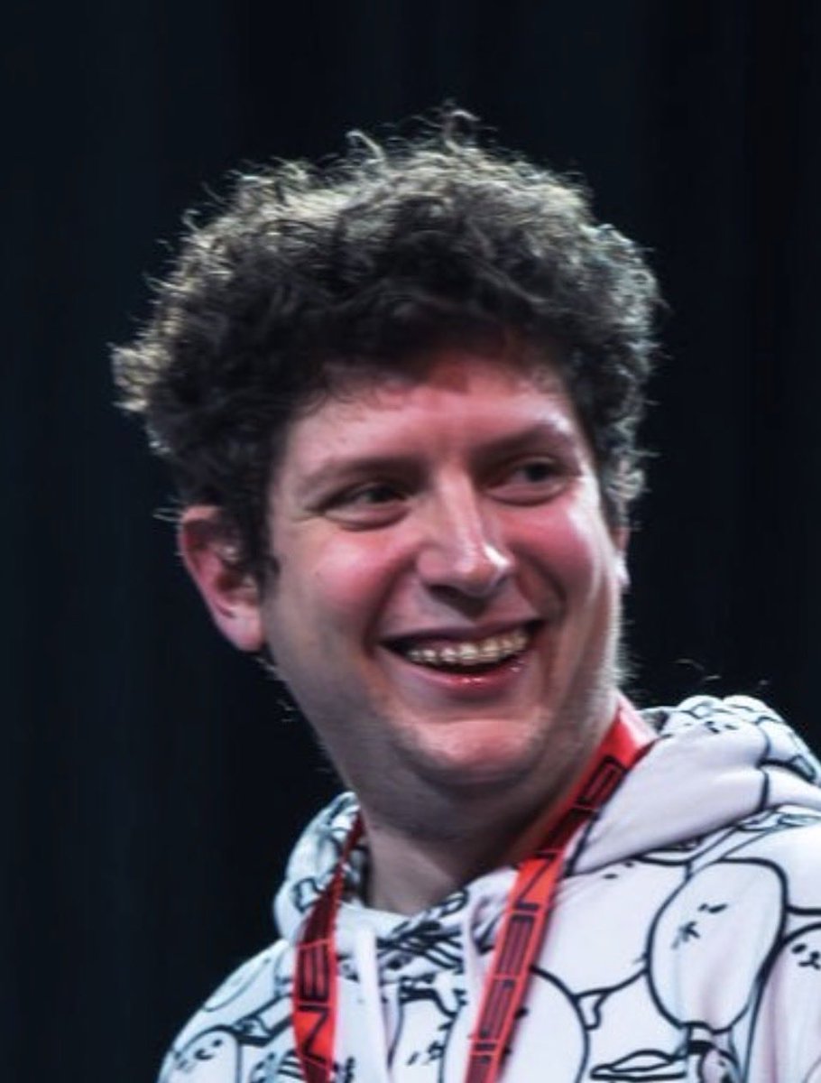 CryptoAntigone's tweet photo. @iBDWSSBM That photo doesn’t do you justice, you have very good fundamentals for looks. Barber/stylist haircut + crest white strips + GLP1 to thin out the face would catapult you into chad territory. https://t.co/9rfeRLlaFD