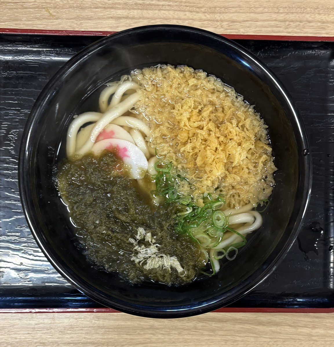 keiichi77777's tweet photo. 【資さんうどん】太宰府市の「資さんうどん」太宰府店で「かけうどん」を頂きました。かけうどんでも、無料で、立派な「たぬき・とろろ昆布うどん」に変身できる資さんうどんはすごいですね。

#資さんうどん https://t.co/NeeioByCwh
