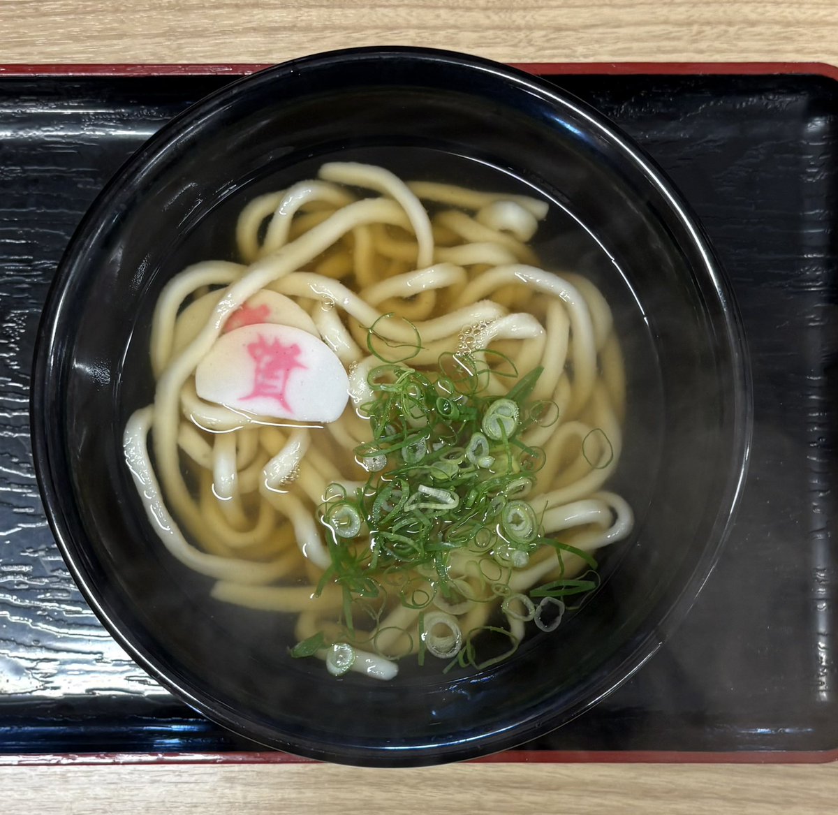 keiichi77777's tweet photo. 【資さんうどん】太宰府市の「資さんうどん」太宰府店で「かけうどん」を頂きました。かけうどんでも、無料で、立派な「たぬき・とろろ昆布うどん」に変身できる資さんうどんはすごいですね。

#資さんうどん https://t.co/NeeioByCwh
