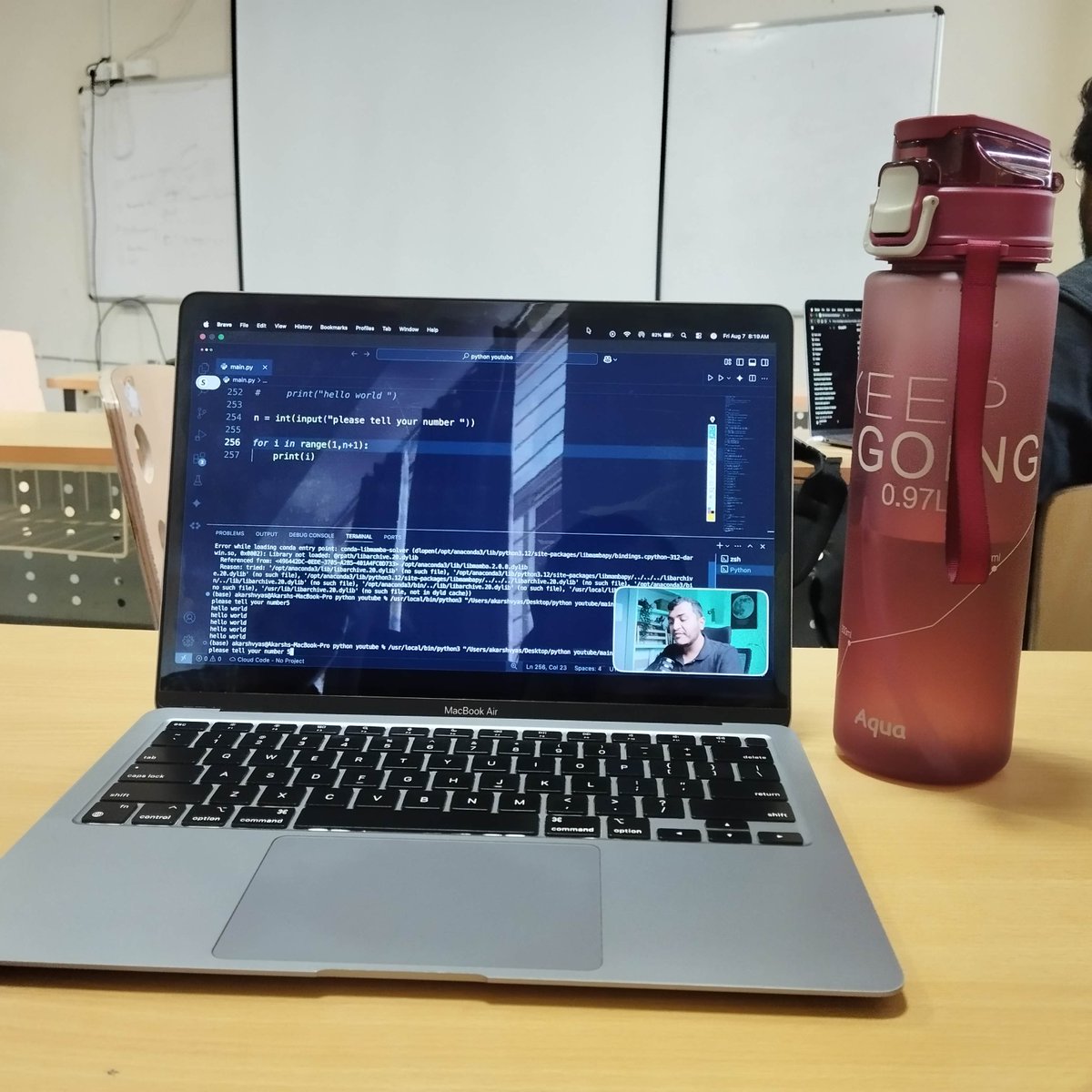 arpu_rawat's tweet photo. Good morning everyone 🌞
Day start with college classroom ✌

#collgeClassroom
#lectures
#coding https://t.co/bTNm7g2NIl