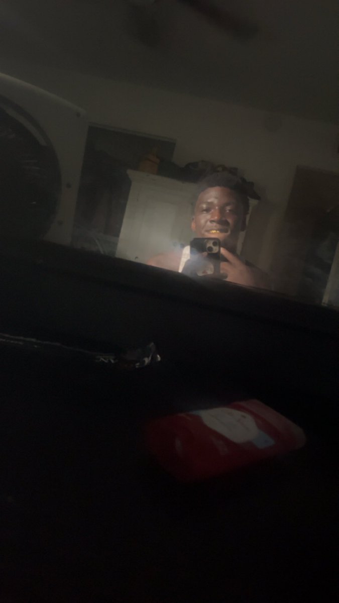 joedxrtyy_'s tweet photo. Wait…i still look good with clothes on mamas🥴💕😏 #chudai #goldmouth😁 https://t.co/ewBNLkXaJf