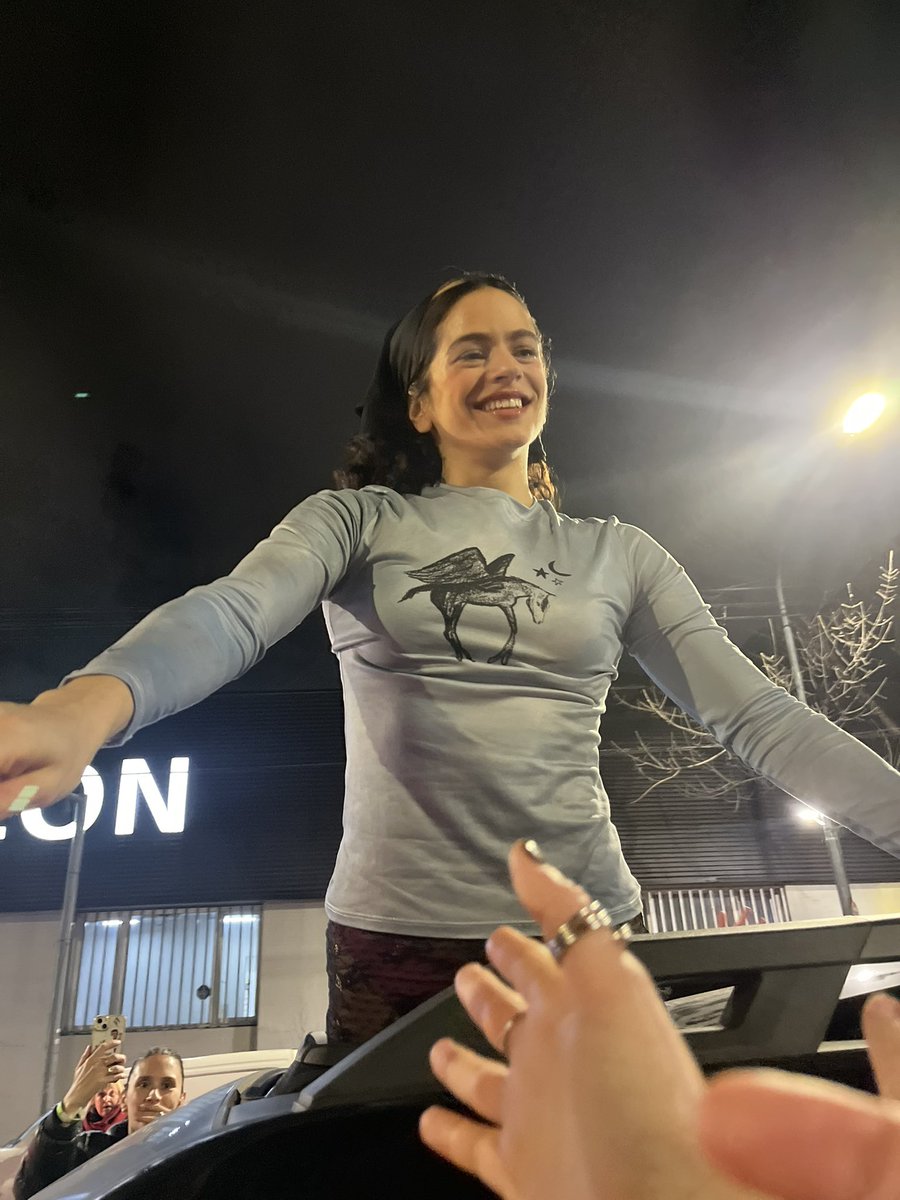 marimon___'s tweet photo. LE TOQUE LA MANO A UN ÁNGEL QUE SE CAYÓ EN LA TIERRA https://t.co/tzMYUyJCaT