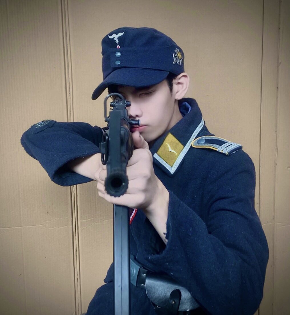 DOMINIKU_BF109's tweet photo. STG-44 1944 MP-43 1943 STURMGEWEHR https://t.co/dGL0d926xt