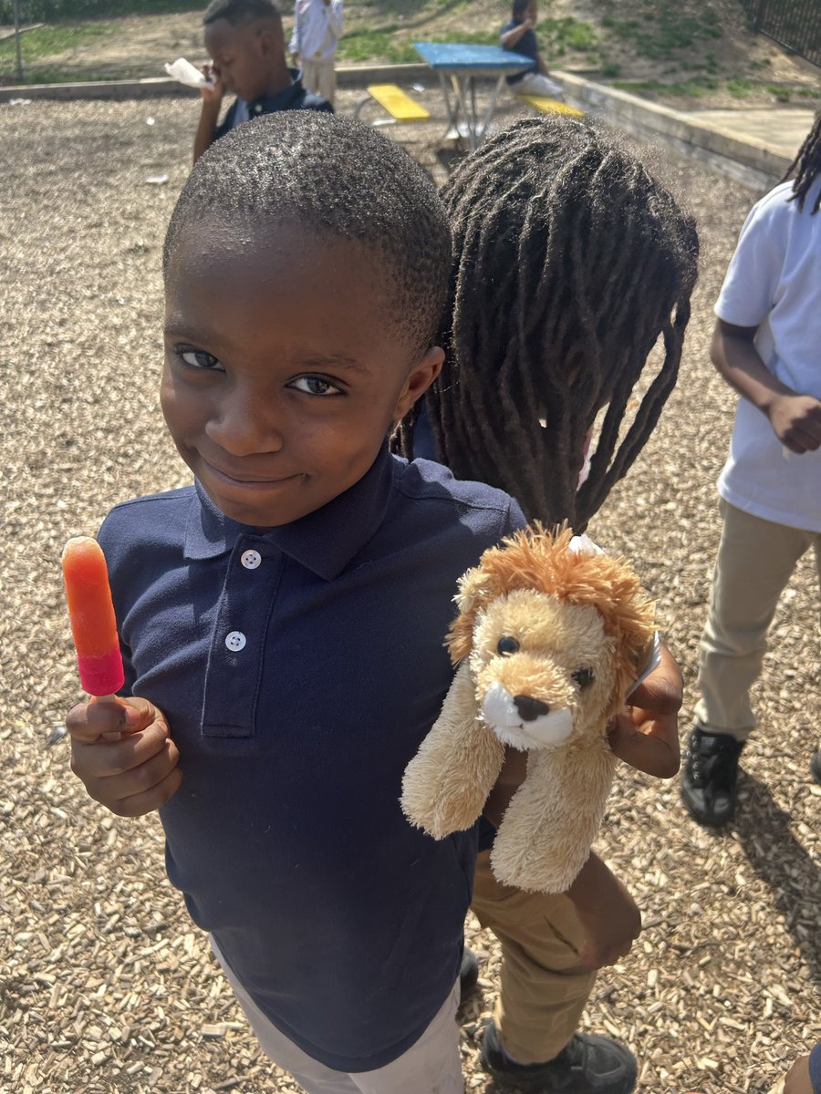 LilMsPrince's tweet photo. ☀️🍧😀
#FPCSWD
#FriendshipsJourneyto30 
#OneFriendship
#AspireMore
@FPCS_Woodridge
@FriendshipPCS https://t.co/sD6nyI1e4W