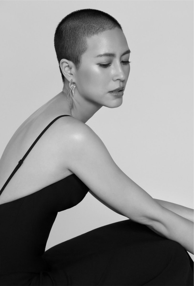 jsmtjyygyjbbjb's tweet photo. อมก จุ๋ย วรัทยา โกนผมจริงเพราะรับบทเป็นแม่ชีในหนังคุณยายวรนาฏ โคตรตะเท่ https://t.co/Wluv77vbT0