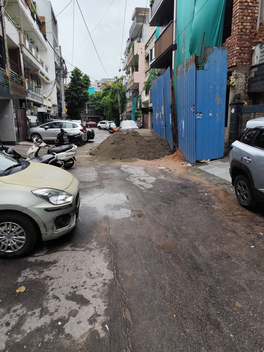 nitinniku's tweet photo. @MCD_Delhi @LtGovDelhi Again the same people are creating trouble, this is today morning pic . Please take necessary action. A 93 Derewal Nagar, Delhi - 9. P. S : Model Town https://t.co/oTELDcxu8R