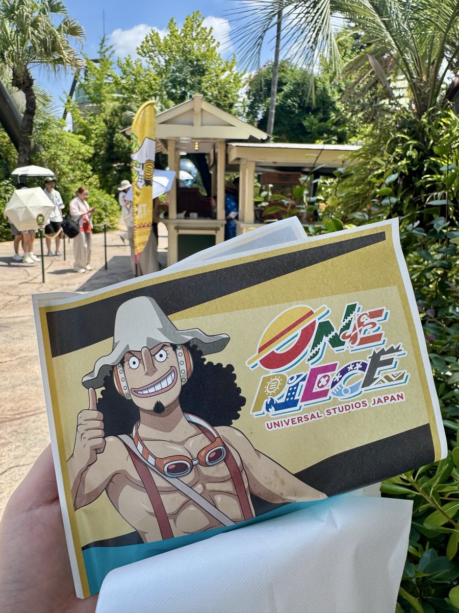 y108679's tweet photo. プレショもサンレスも最高だけど、宴レストランで「スゥ〜パァ〜ラージです！」とドリンクくれたり、ワゴンで「そのルフィカップで、ウィ〜ゴ〜！」と乾杯してくれたり、麦わら帽被ってるの見て拳上げてくれたり…
クルーさんの対応で満足度爆上がりするよね、本当に感謝です🥹✨

#USJファン https://t.co/ZkWDo8hPiY