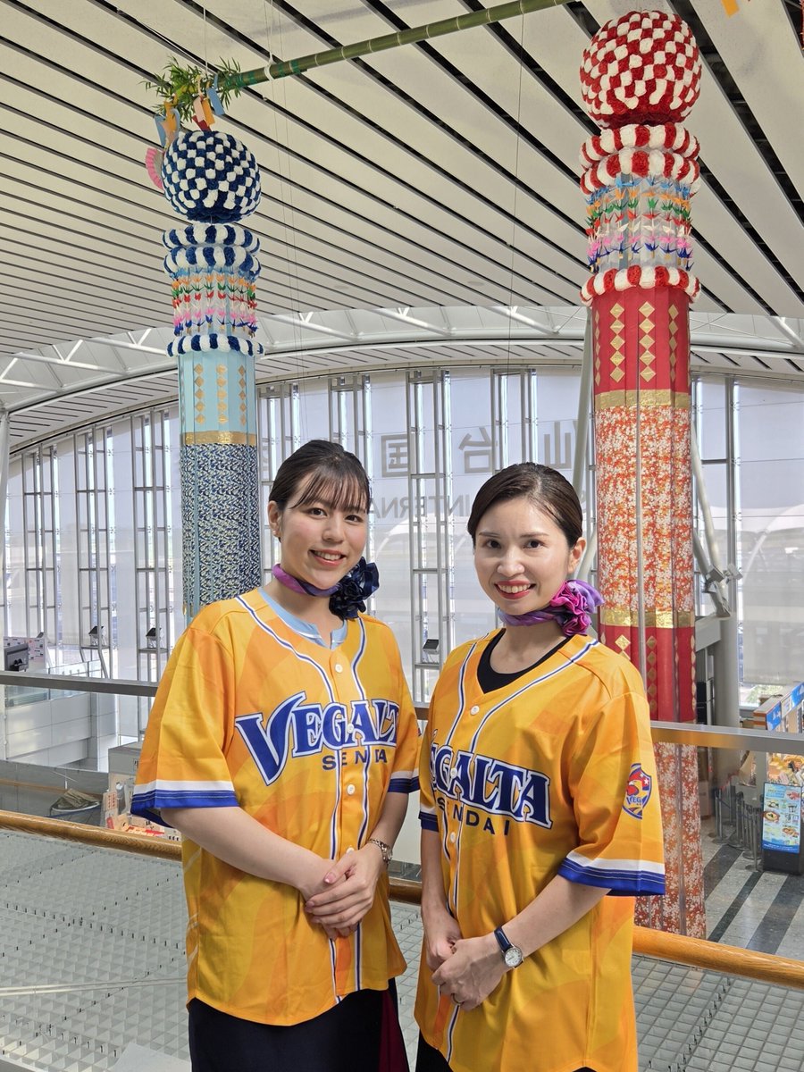 IBEX_promotion's tweet photo. 明日8月8日はベガルタ仙台の明治安田J2リーグの初戦日⚽
IBEXも全力で応援します🔥

同日よりベガルタ仙台ジェット機内では
選手のパイロットコスプレステッカー新Ver(シークレット除く)の配布を開始🤭
ぜひ客室乗務員にお声がけください☺️

キャンペーンご応募もお忘れなく👇
https://t.co/2Wr8xapaXt https://t.co/cOiYvdFhwG