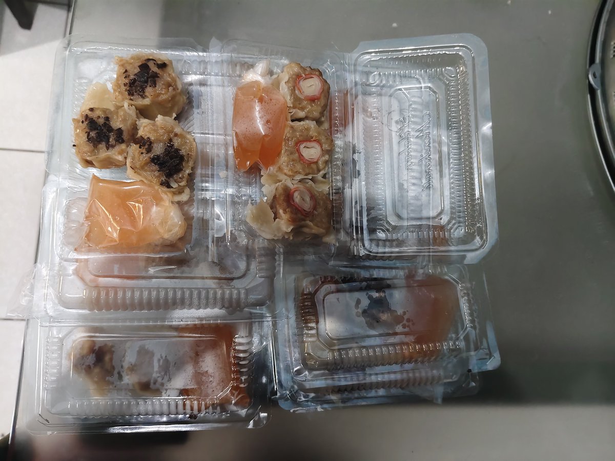 vierru__'s tweet photo. ✨ **JUMAT BERKAH BERSAMA VIE** ✨

Alhamdulillah, hari ini ada beberapa kakak baik hati yang telah membeli jajanan dari **Vie** untuk dibagikan kepada saudara-saudara kita melalui **Rumah Makan Gratis Uwais Balaraja** dalam kegiatan **Jumat Berkah**. 🤍

Semoga setiap rezeki yang telah dikeluarkan menjadi amal jariyah, dilipatgandakan pahalanya, diberikan kesehatan, kelancaran rezeki, serta dimudahkan segala urusannya. Aamiin ya Rabbal 'alamin. 🌷

Terima kasih banyak kepada kakak-kakak yang sudah mempercayakan **Vie** menjadi bagian dari kebaikan ini. Semoga setiap kebaikan yang dibagikan hari ini kembali dengan keberkahan yang berlipat ganda.

**Semoga melalui langkah kecil ini, semakin banyak senyum yang tercipta, semakin banyak hati yang terbantu, dan semakin banyak orang yang tergerak untuk saling berbagi. Terima kasih sudah berbagi bersama Vie. Semoga Allah membalas setiap kebaikan dengan keberkahan yang tak terhingga. Aamiin.** 🤍✨