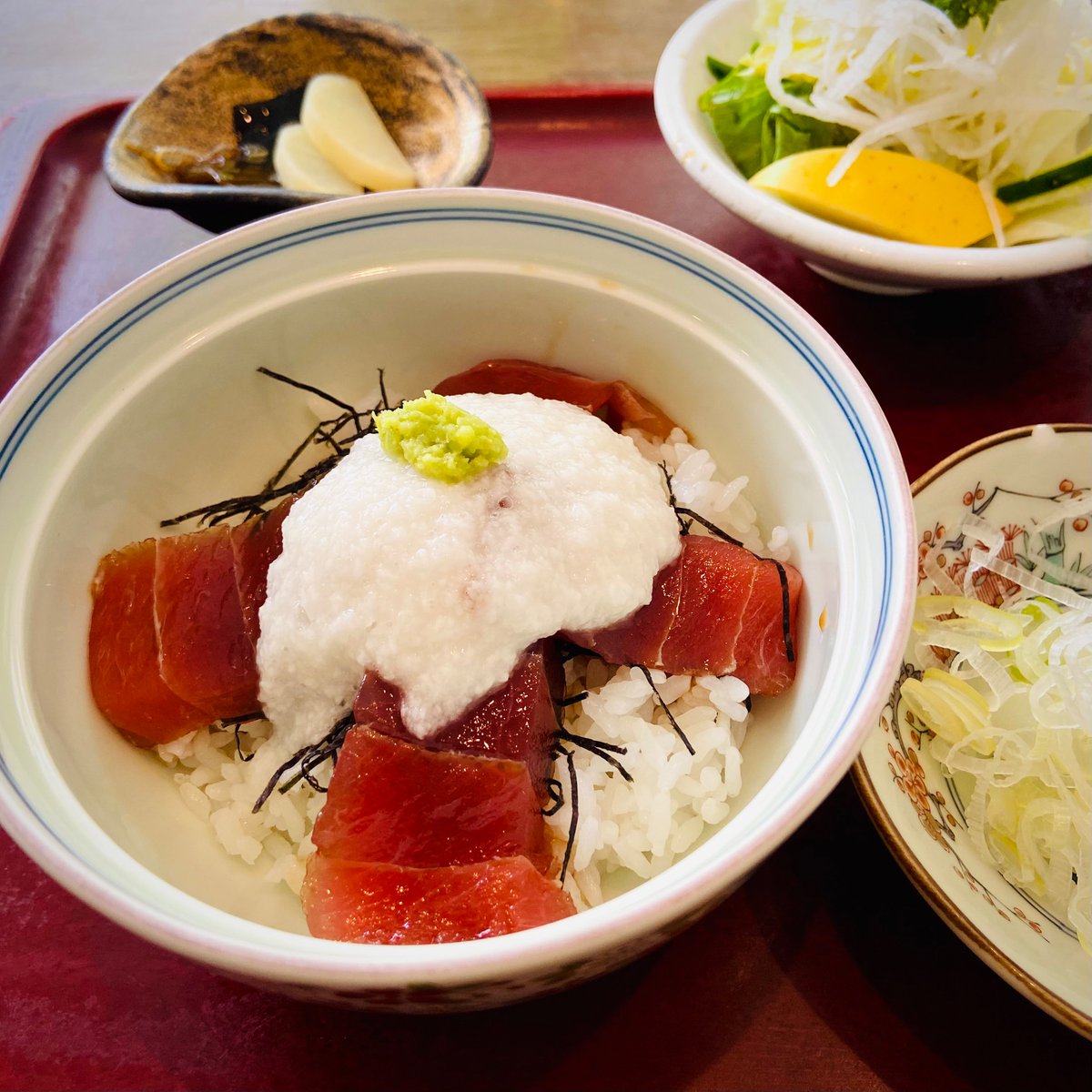 irukaflor's tweet photo. 食事
食の体験は保守的で
ついいつものを食べがち☺️
カラスミのパスタ
穴子のフリッター
スパイスカレー
蕎麦屋さんのマグロ丼セット
お値段も良心的
原材料高騰のおり
頑張ってほしいです👩‍🎨 https://t.co/7OfRpQi93f