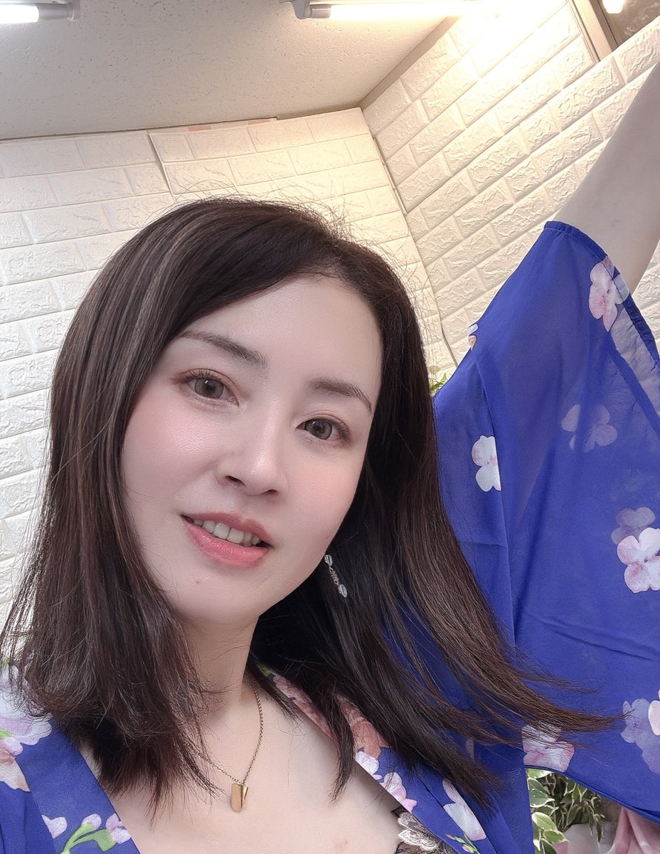 Sae_tsubaki02's tweet photo. 真剣シンケン一筆ずつ書いてます✨
ラポルノさんのオークションに出てるので覗いてみて下さい👀

乙姫様衣装をもう一度着てオークション出しました🩵

8月7日１２時から8月14日２３時迄です
#椿紗枝 
@lapornoauction https://t.co/g7PvySGkfO