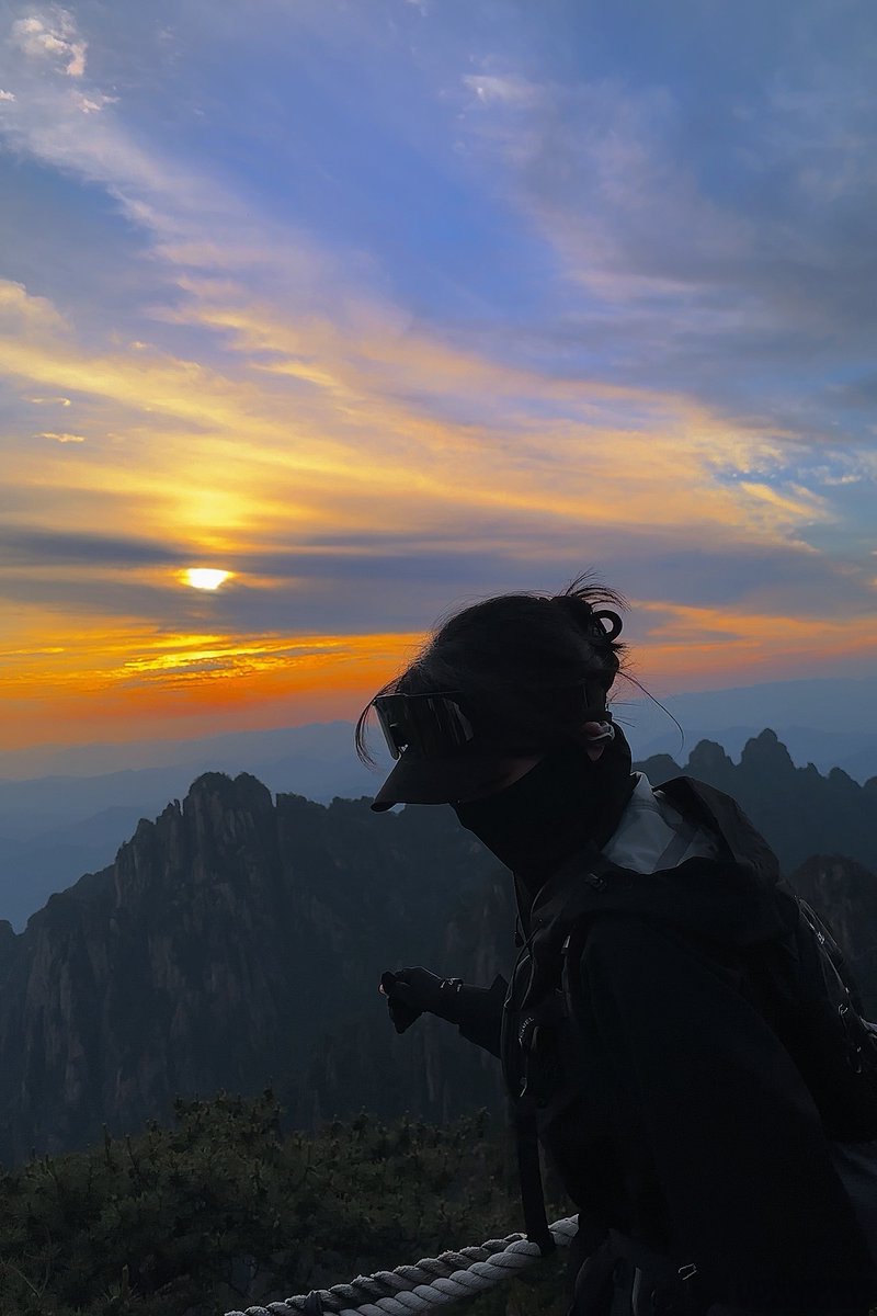 JacquiCanty1yv's tweet photo. New to photography Start with mastering light and angles before expensive gear! Small tweaks (like shooting at golden hour) can transform your shots instantly. https://t.co/zsluJUJEjU