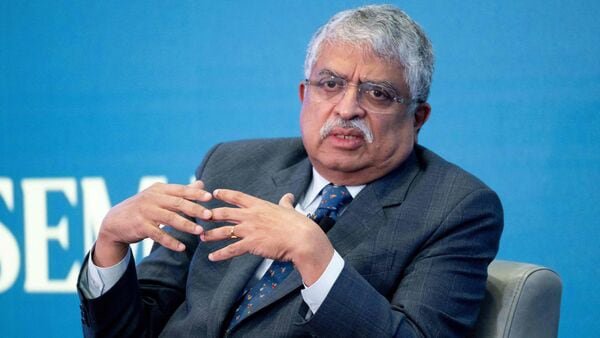 IdeasInOrbit0's tweet photo. 🚨India is well-positioned to spearhead the next stage of the AI revolution by focusing on practical applications instead of vying for advanced chips and LLMs, says Infosys co-founder Nandan Nilekani. https://t.co/cjnJ6Zm0jl