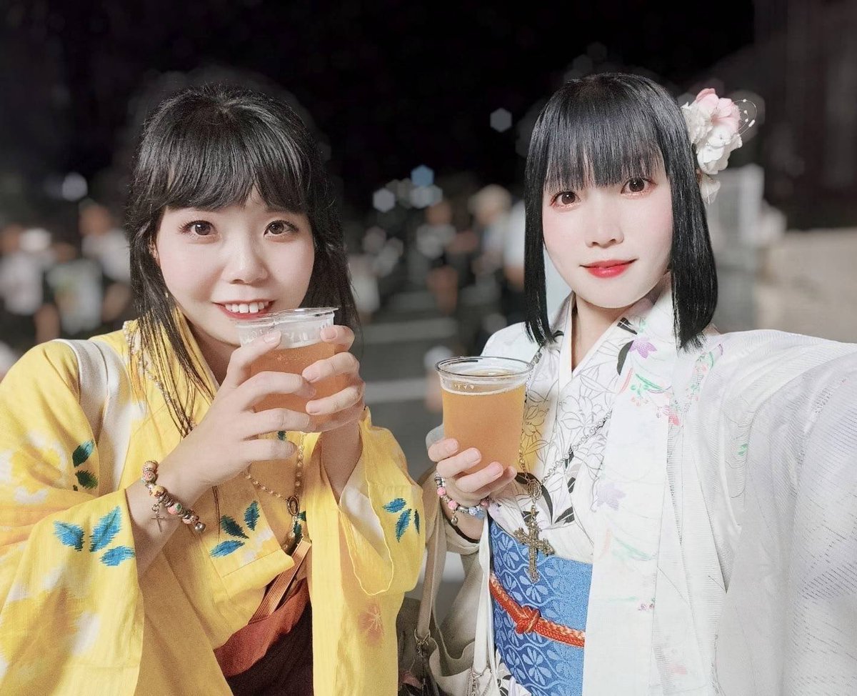 nagaokakyobusho's tweet photo. いとをかし〜🍡の #清原いと にございます🧵🌻
#KOHOKUMATSURI2026 にて長浜浪漫ビールの出店がありましたので #細川玉子 様と限定麦酒をいただきました🍻
透明感のある苦味の中に、果物のような甘みのある味わいでした✨
夏の暑い日にぴったりの大変美味な一杯です😋

いと #清原マリア
#細川ガラシャ https://t.co/Nhivcf3hP2