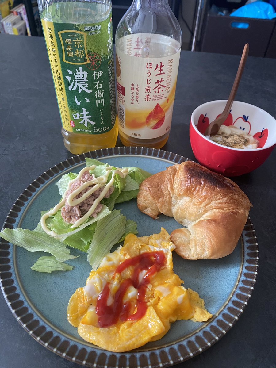 aimarudayo's tweet photo. 朝はパンなんだけど、いろんなメーカーの成分と比べるとやっぱりパスコがいい気がする。

朝ごはんはほぼ固定。
たまにツナが生ハムになる。

パンはクロワッサンか、イングリッシュマフィンを半分に裂いた片方。

食べなさすぎも低血糖になりすぎたり、リバウンドの衝動が怖いので適度に食べてます。 https://t.co/RDQjJmy0kO