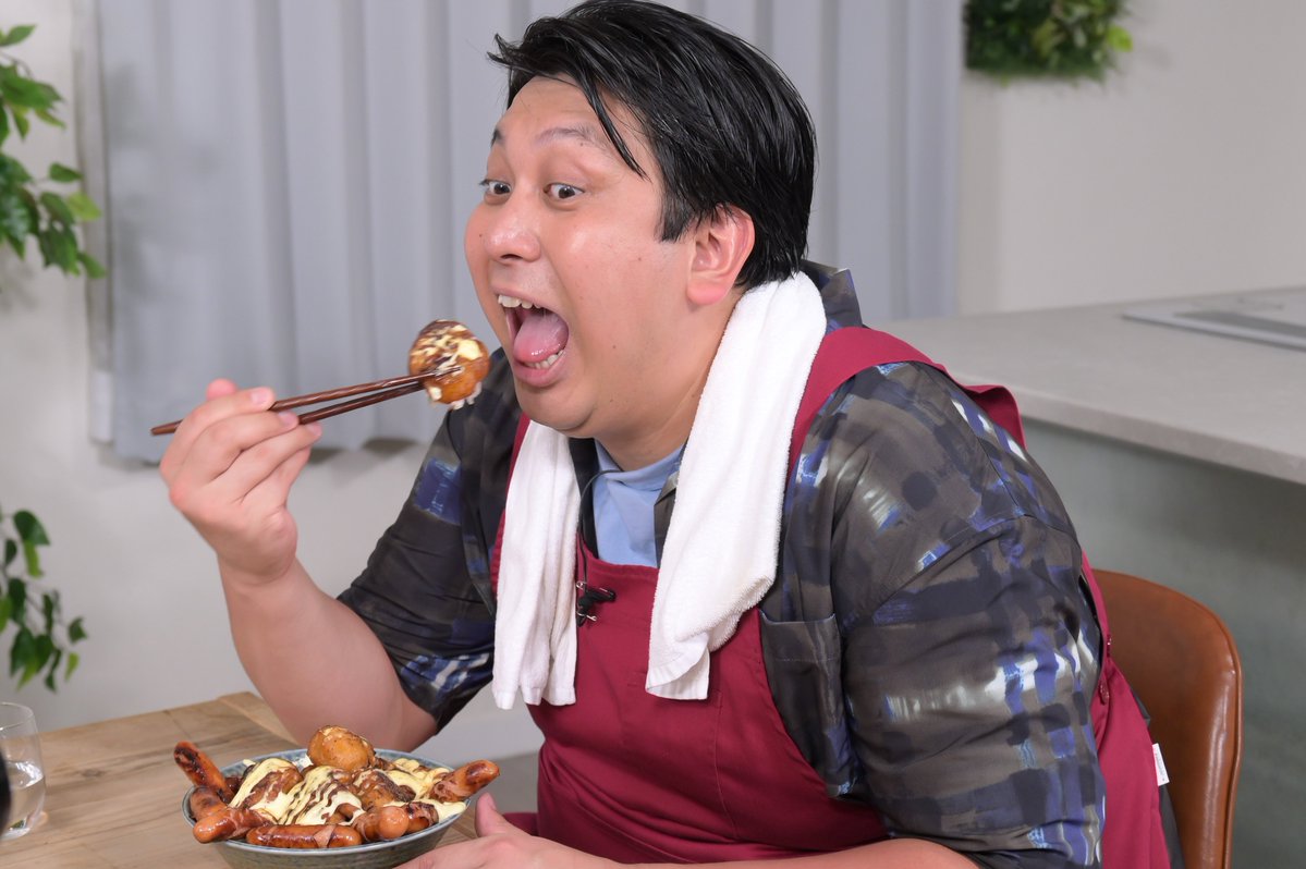 oricon's tweet photo. ジャンボたかお、単独初冠番組が決定🎊
深夜に背徳メシを作って喰らう
⠀
🍚初回は“2008キロカロリー”の丼
池田匡志「あかん、今年イチうまい！」
https://t.co/gC5AtssOvf
⠀
📺️『深夜の爆食メシ配達員ジャンボ』
池田匡志&amp;AKB48小栗有以ら出演 https://t.co/HA0W2TwWm9