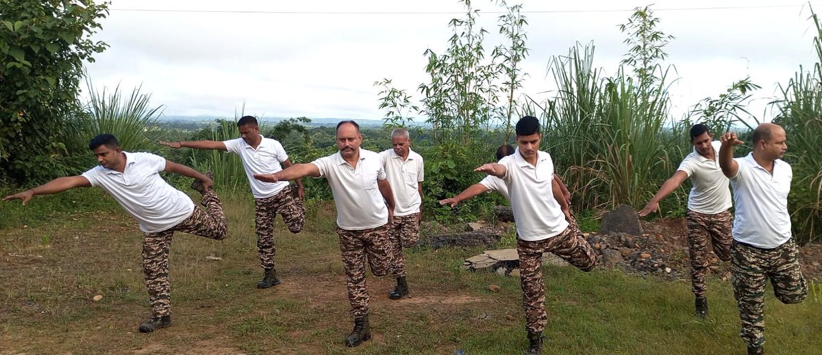 2Diphu's tweet photo. A glimpse into the morning routine of 20 Bn CRPF—where physical endurance meets mental resilience through daily workouts and yoga. 🧘♂️💪
#CRPF #FitJawansFitIndia #MorningWorkout #20Bn #HeroesInCamouflage #IndiaFirst https://t.co/EJqkeR0fGJ