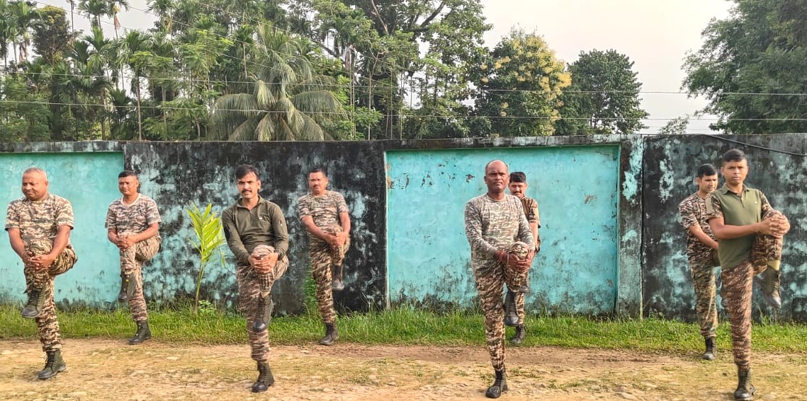 2Diphu's tweet photo. A glimpse into the morning routine of 20 Bn CRPF—where physical endurance meets mental resilience through daily workouts and yoga. 🧘♂️💪
#CRPF #FitJawansFitIndia #MorningWorkout #20Bn #HeroesInCamouflage #IndiaFirst https://t.co/EJqkeR0fGJ