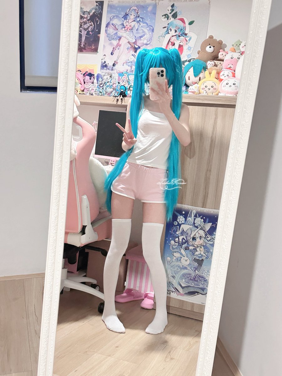 morow_trisha's tweet photo. Good morning!! I kinda wanted to make Miku styled like me, so here it is ჱ̒⸝⸝•̀֊•́⸝⸝) https://t.co/cS8CumUMIf
