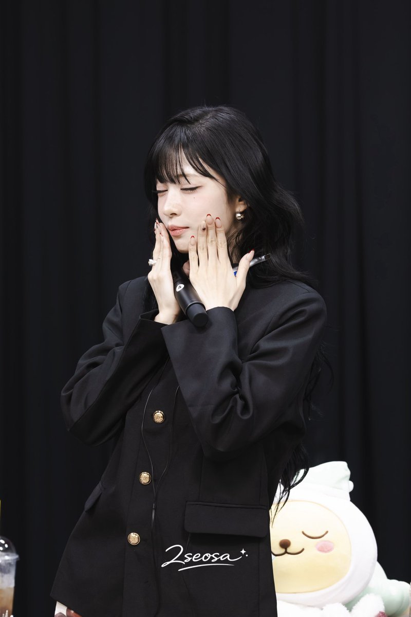 2seosa's tweet photo. 260725 비트로드 팬사인회

이채영 2p

#fromis_9 #프로미스나인
#이채영 #LEECHAEYOUNG https://t.co/DSamPCVMWj