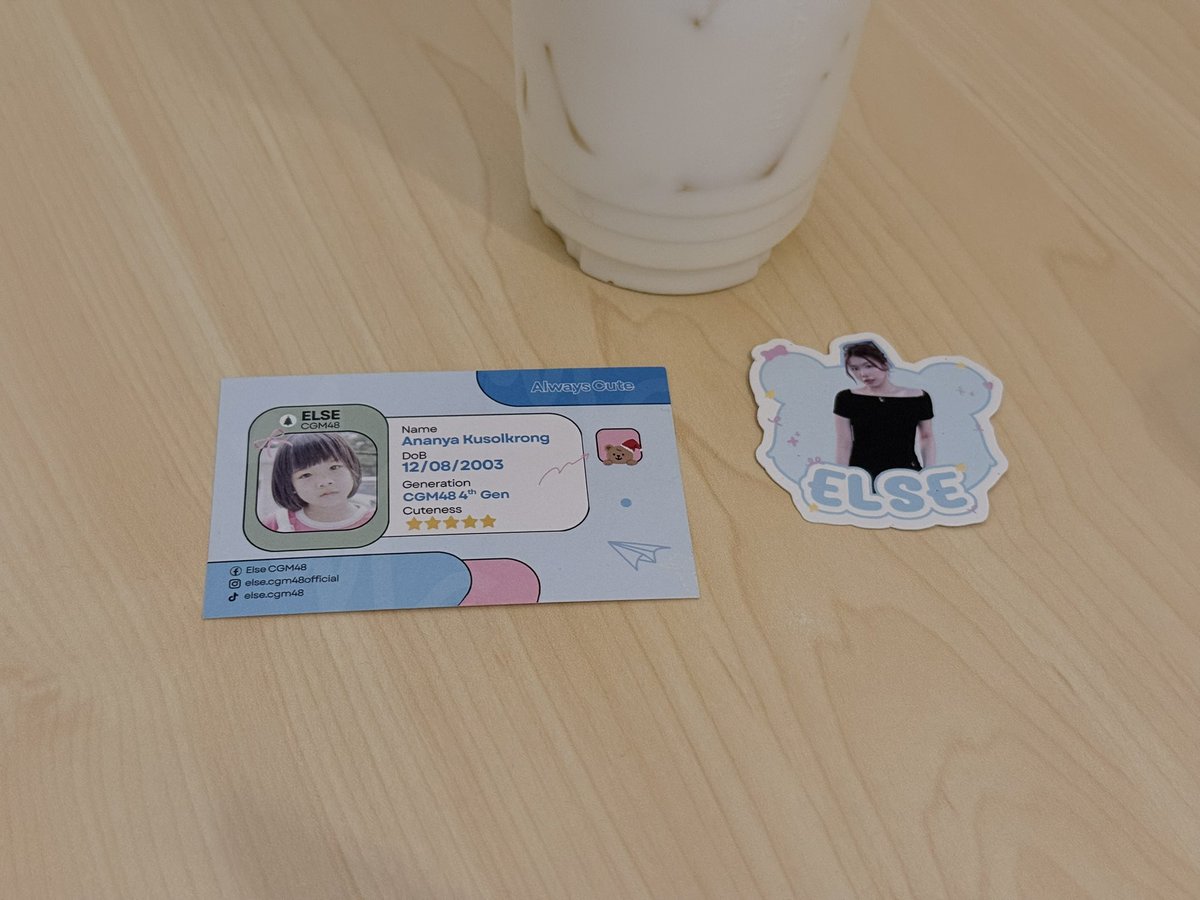 elsesgrove's tweet photo. เมื่อซื้อเครื่องดื่มหรือขนมของทางร้าน 1 อย่างขึ้นไป รับทันที ID Card น้องเอ้ว และ สติ๊กเกอร์สุดน่ารัก มารับน้องกลับบ้านกันเยอะ ๆ นะคั้บ🧝‍♀️🐻✨ https://t.co/47d3yY00bP