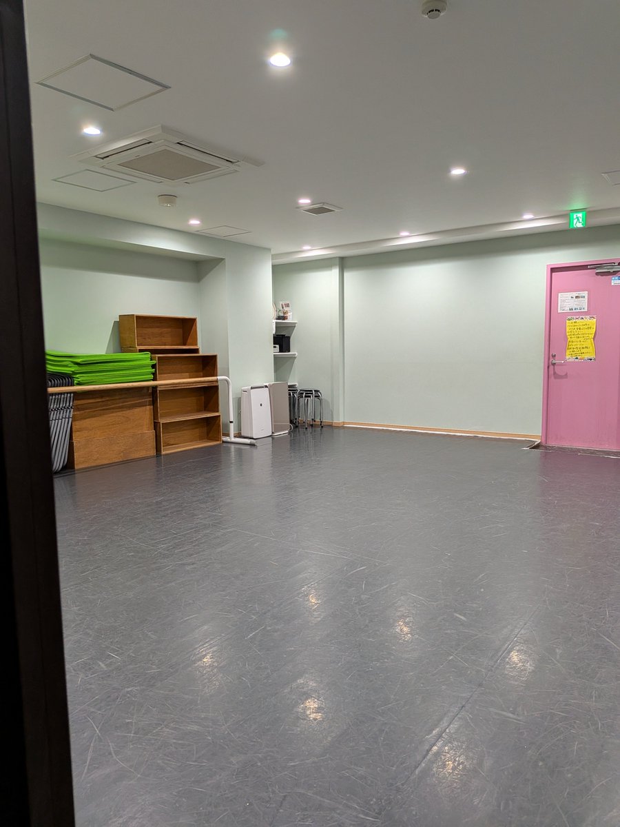 ArmorsDoor's tweet photo. 先日の水漏れ修復　無事終わりました

ほっとしました
白い天井になりました… https://t.co/5id54aqoAU