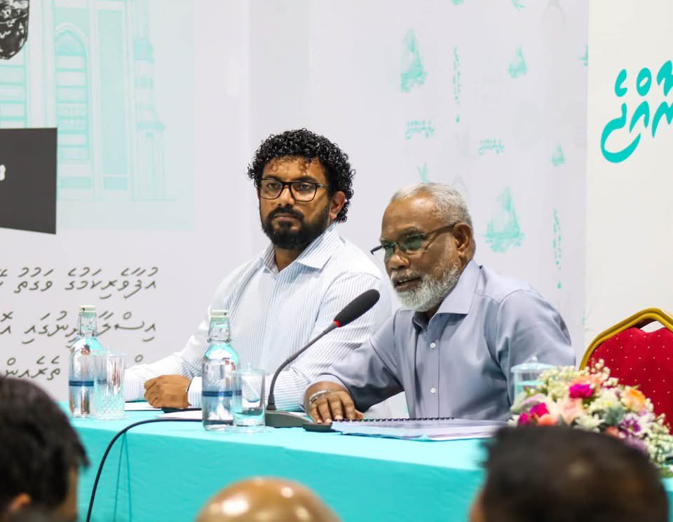 raees_muizzu's tweet photo. ކޮންގްރެސް ޕާޓީގެ މެންބަރުންގެ މަޖިލީހުގެ ބައްދަލުވުމުގެ ތެރެއިން.

#DhiveheengeRaajje 
#CongressPartyMV https://t.co/cu8stnDHSB