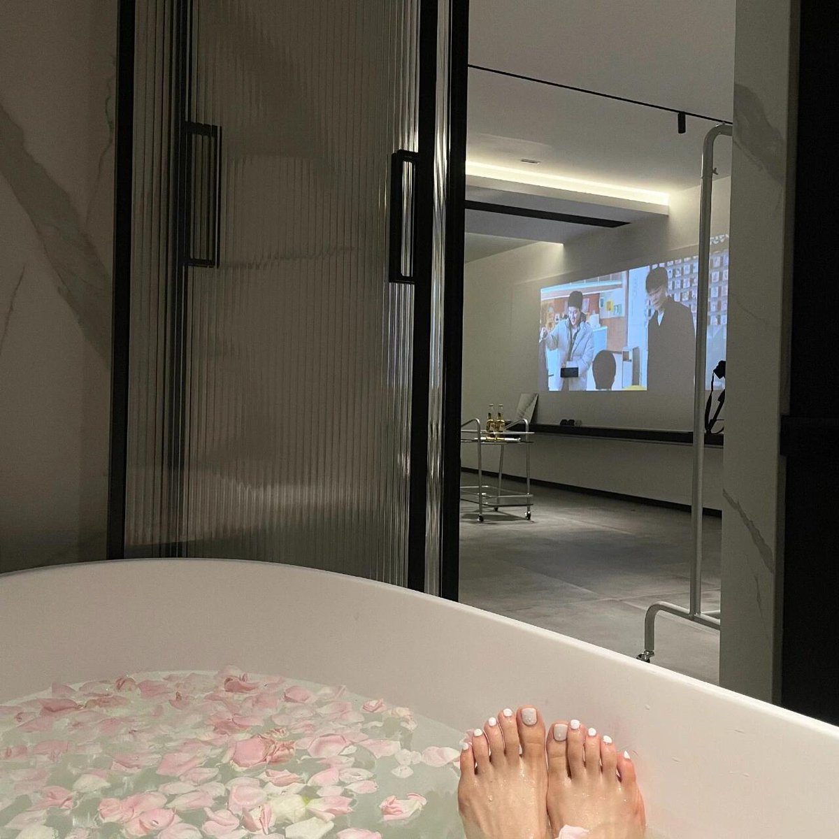 Hazeljmpu's tweet photo. I want to integrate into society, but the bathtub says it needs me more. https://t.co/F3UlDTUl6O