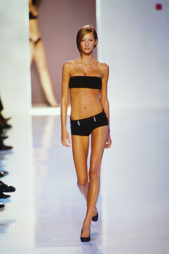 katebagysl's tweet photo. gisele bündchen for yves saint laurent ss00 https://t.co/I68Hlpb7ZF