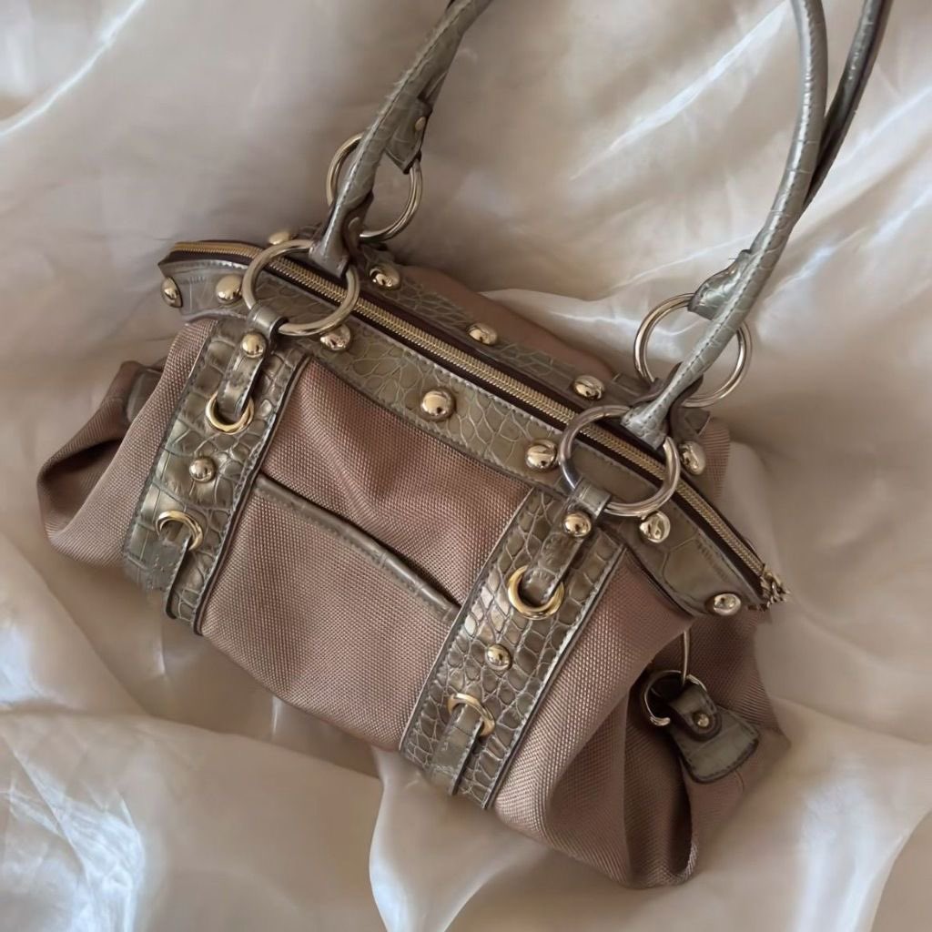 blooedino's tweet photo. THAT ONE PINTEREST BAG THAT U WISH U HAVE IT DAN SKRG ADA DI SHOPEE😭💘🥺🫶🏻🤩😫 https://t.co/SqeP09BAMv