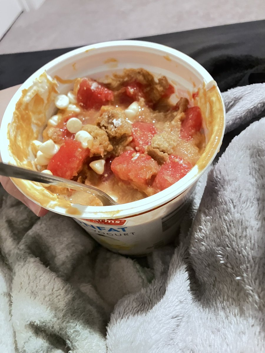 Bobbyxkatccoe's tweet photo. Eating bullshit rn https://t.co/rn303EQGvt