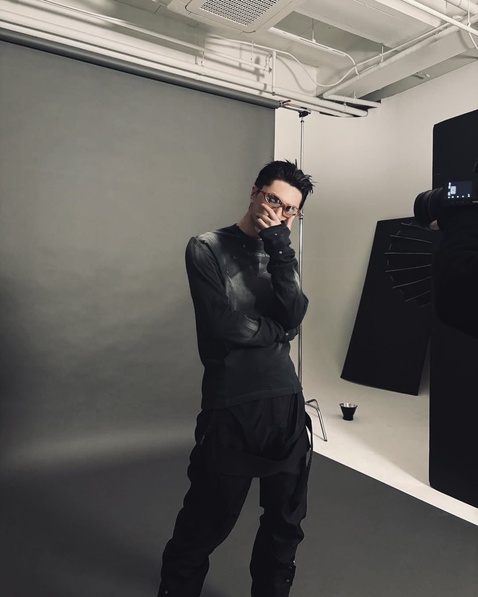 parkjongseonz's tweet photo. i don’t try to be the loudest person in the room. i’d rather let my presence do the talking. maybe that’s why attractiveness has never been just about visuals, it’s about the feeling you leave behind. https://t.co/09sBP5Y8tG