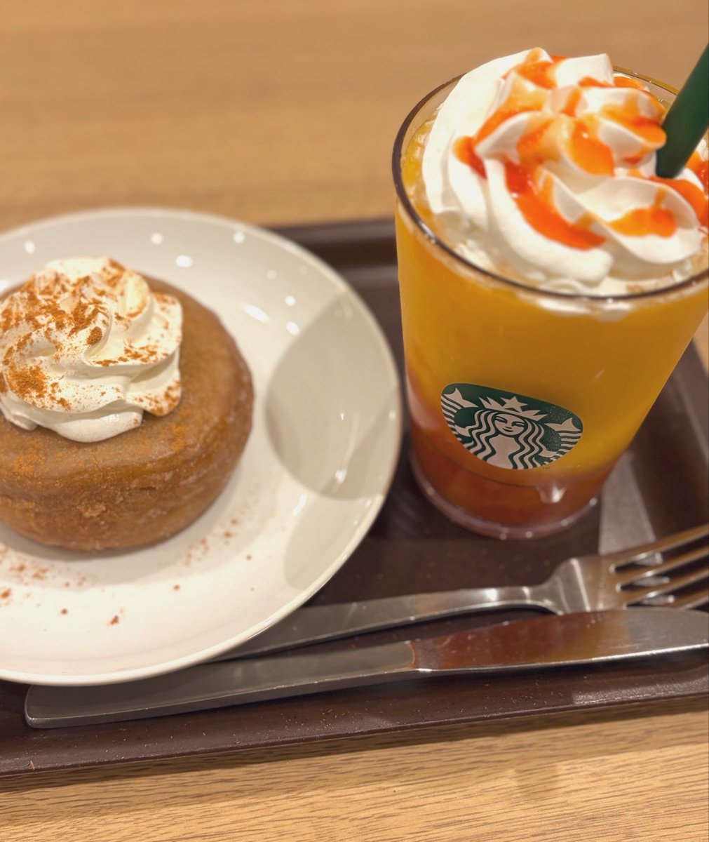 yu_ythha628's tweet photo. こんにちは。

今日も、いただきます。

期間限定のフラペチーノをいただきます🍊 https://t.co/5FbzQ9SfW3