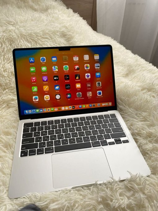 Aadhya_0's tweet photo. Be honest,  As a developer which laptop is better for coding  

Gaming                                 Macbook https://t.co/cjxleWRt5x
