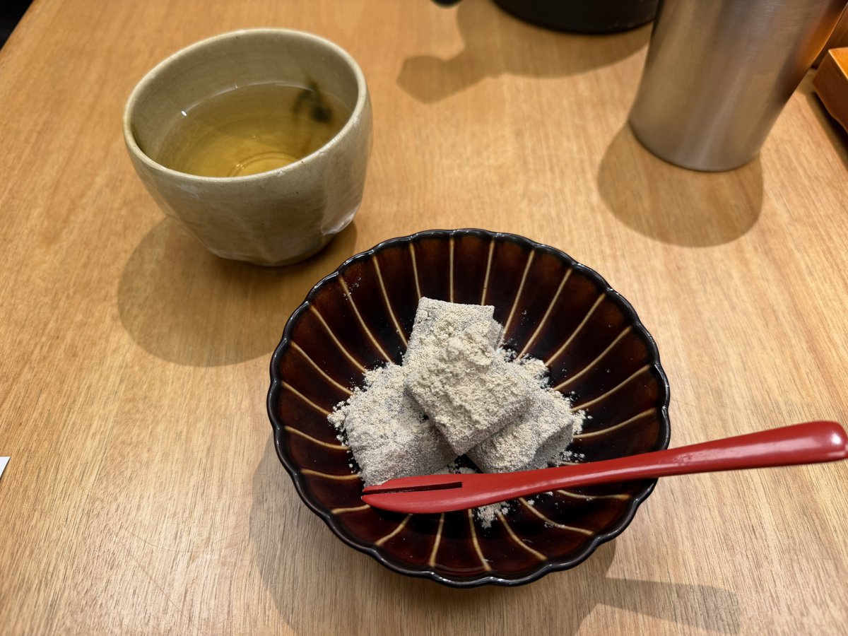 saki_ongeki's tweet photo. 六本木ヒルズの中にある
手打ちそば欅
良いお値段したけど、こだわりが詰まった天ぷら御膳だった https://t.co/CePXkC9UtX