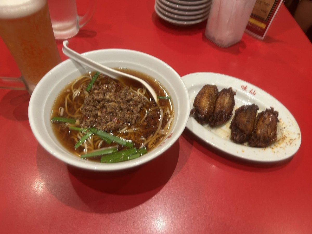 daigorua's tweet photo. これは矢場味仙 中部国際空港セントレア店(愛知県常滑市)の台湾ラーメン アメリカンと手羽先 https://t.co/ktnlghgJt1