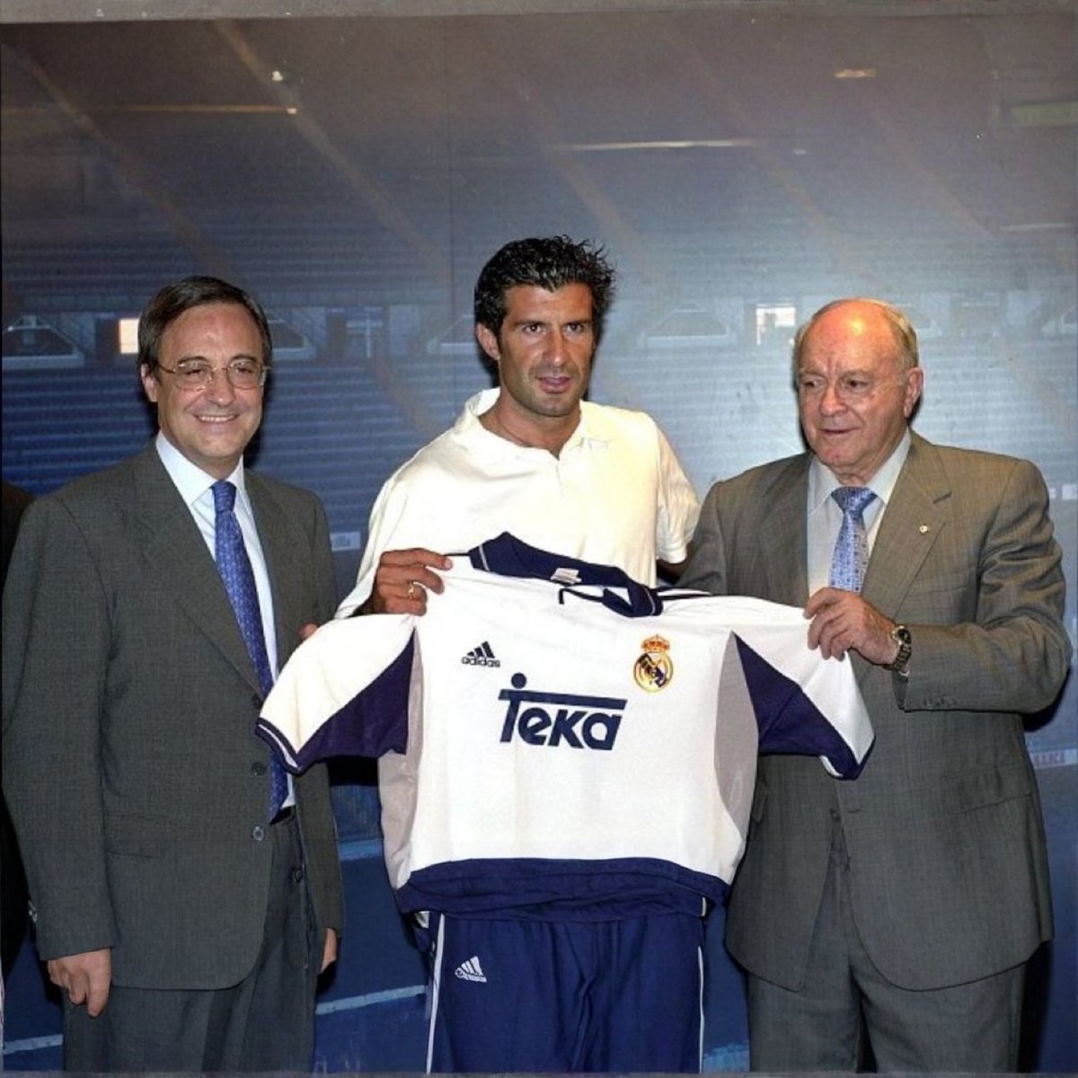 MadridXtra's tweet photo. Florentino Perez became Real Madrid president on 17th July.

🗣️ Florentino: “Figo? Do I look worried? I am calm. I promise to refund 75,000 season tickets if it does not happen.” 

🗣️ Figo, 19th July: “I am not going Real Madrid.” 

24th of July, Figo is presented by Florentino. https://t.co/4EG18X6lhk
